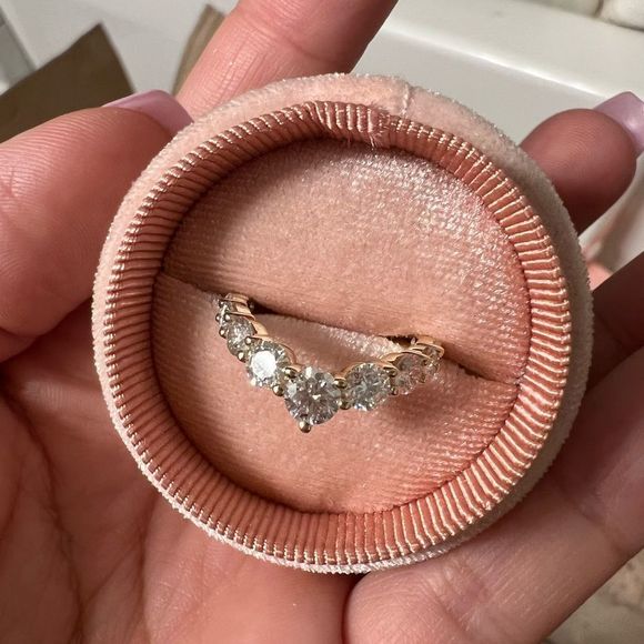 Chevron V shape sparkling 2ct tw stone wedding band! - Picture 9 of 13